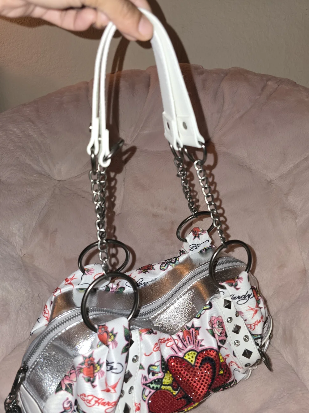 Ed Hardy White Shoulder Bag with Red Heart Motif and Studs - Picture 5 of 6